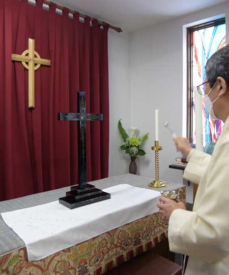 川口基督教会に奉献した漆の十字架